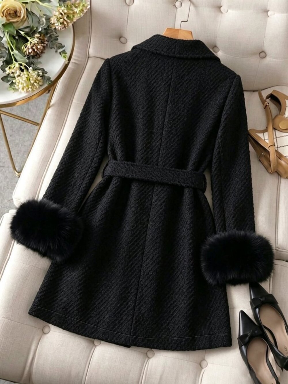 Black Elegant Women's Coat With Patchwork Fur Cuffs And Single-Breasted Buttons - Picture 2 of 7
